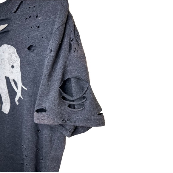 SOLD BANANA REPUBLIC Distressed Elephant Graphic Crop Top - Picture 7 of 10